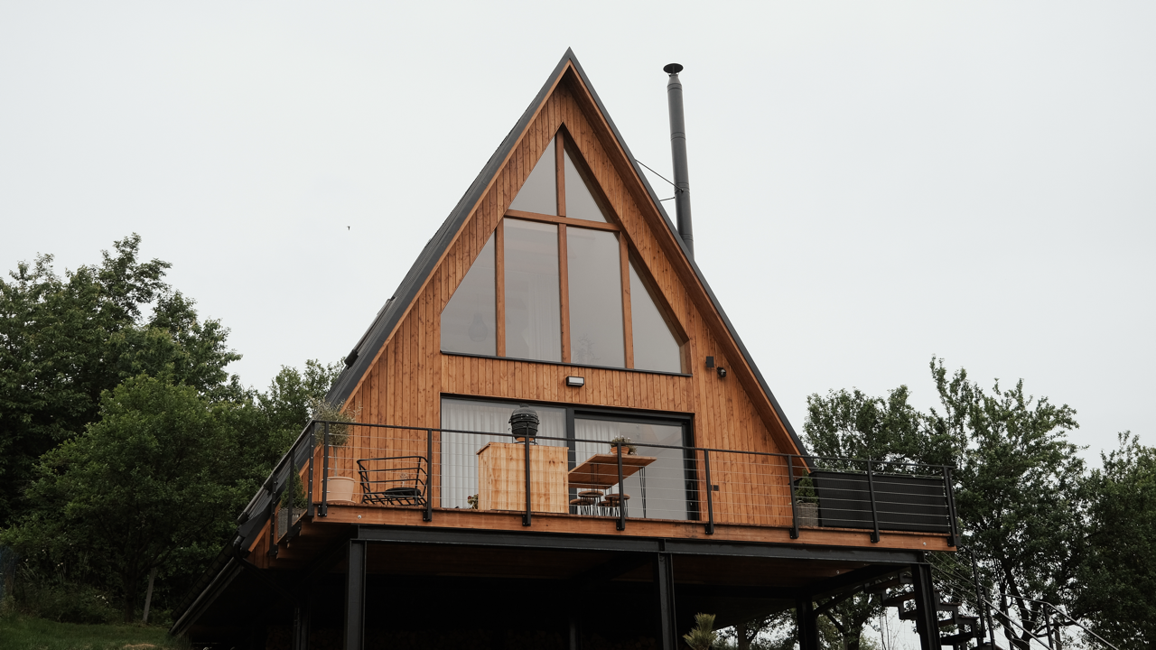 Casa Oliva – stylish A-frame glamping in the Chřiby hills